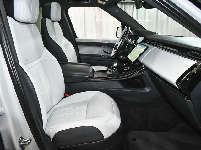 Photo of 2023 White Land Rover Range Rover Sport