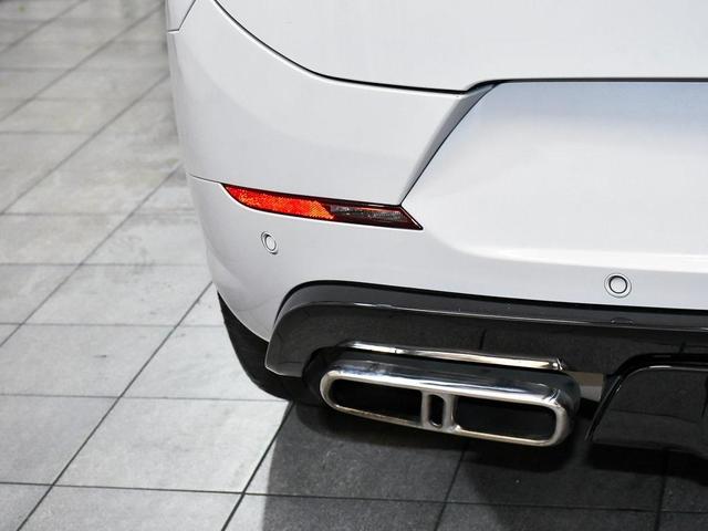 Photo of 2023 White Land Rover Range Rover Sport