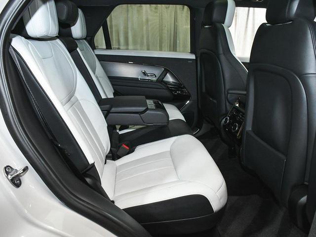 Photo of 2023 White Land Rover Range Rover Sport