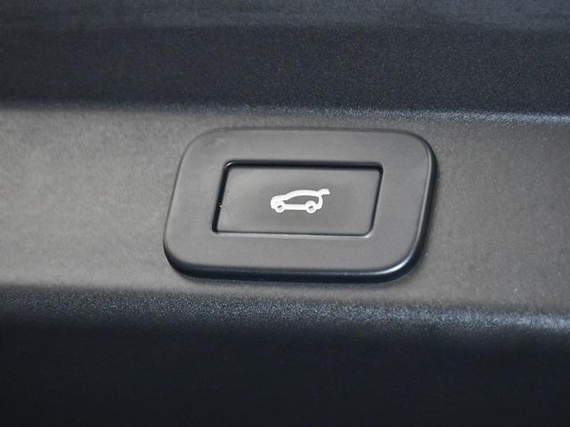 Photo of 2023 White Land Rover Range Rover Sport