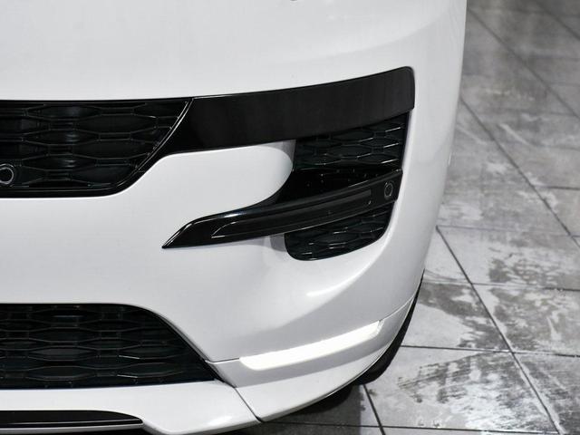 Photo of 2023 White Land Rover Range Rover Sport