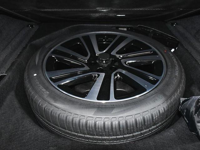 Photo of 2023 Santorini Black Metallic Land Rover Range Rover