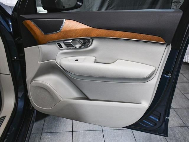 Photo of 2021 Denim Blue Metallic Volvo XC90