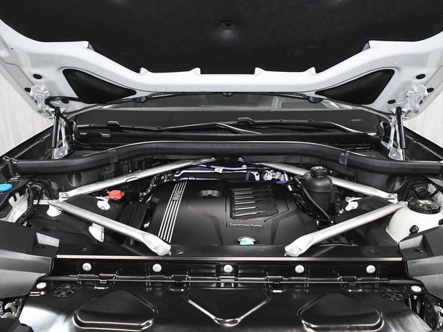 Photo of 2022 Alpine White BMW X7