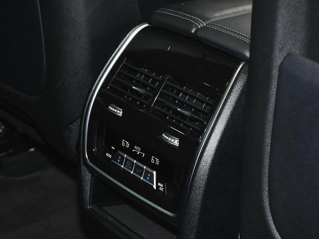 Photo of 2022 Alpine White BMW X7