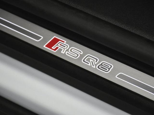 Photo of 2022 Glacier White Audi RS Q8