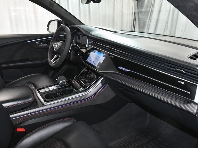 Photo of 2022 Glacier White Audi RS Q8
