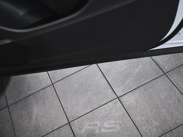 Photo of 2022 Glacier White Audi RS Q8