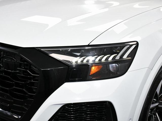 Photo of 2022 Glacier White Audi RS Q8