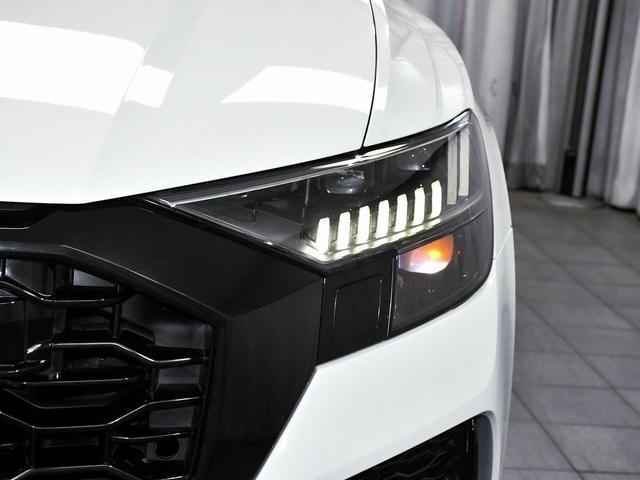 Photo of 2022 Glacier White Audi RS Q8