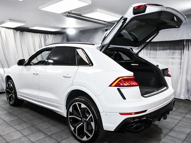 Photo of 2022 Glacier White Audi RS Q8