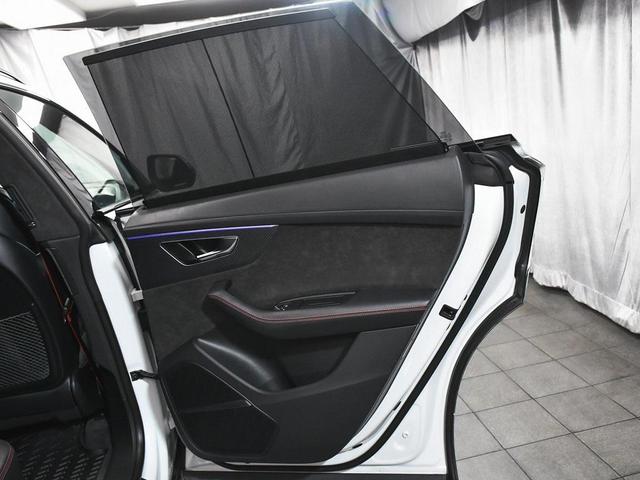 Photo of 2022 Glacier White Audi RS Q8