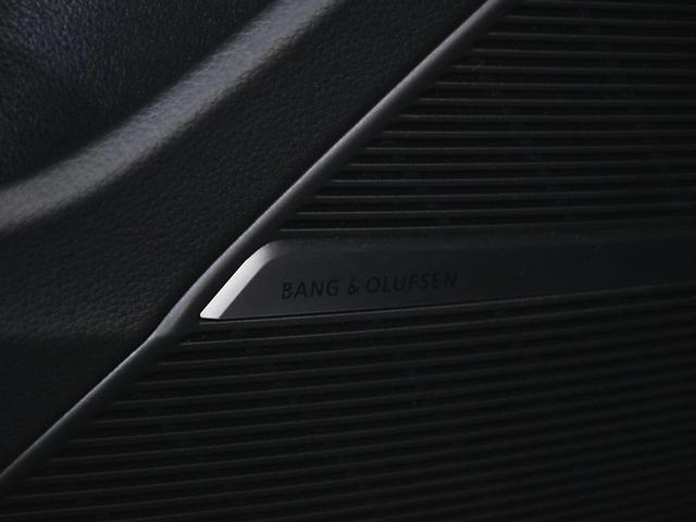Photo of 2022 Glacier White Audi RS Q8