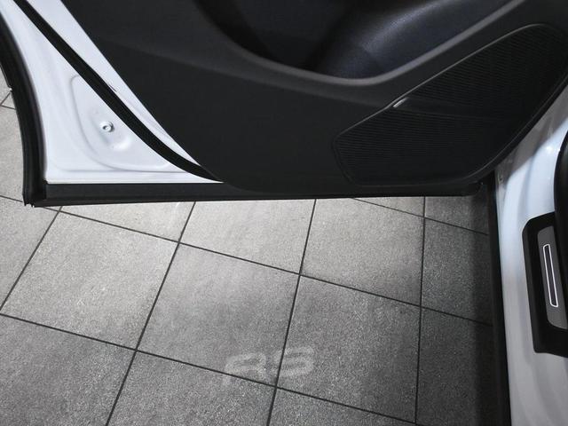 Photo of 2022 Glacier White Audi RS Q8