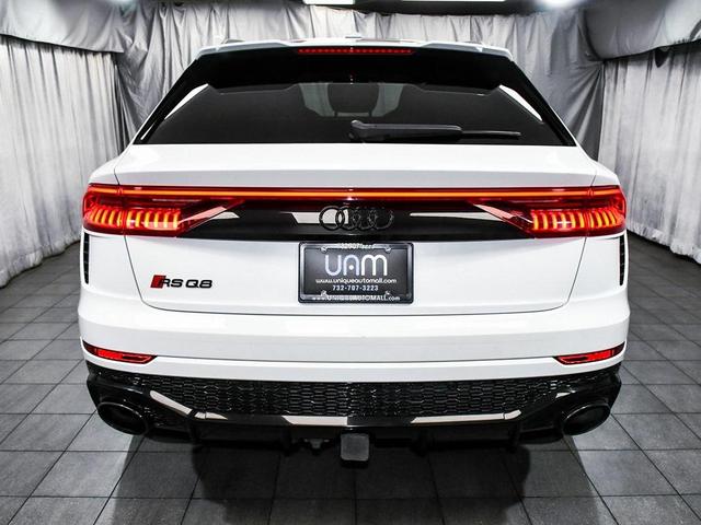 Photo of 2022 Glacier White Audi RS Q8