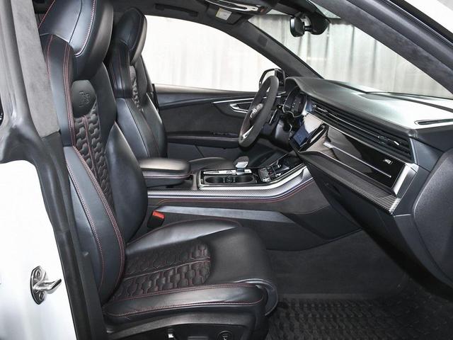 Photo of 2022 Glacier White Audi RS Q8