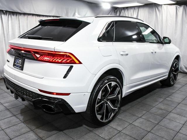 Photo of 2022 Glacier White Audi RS Q8