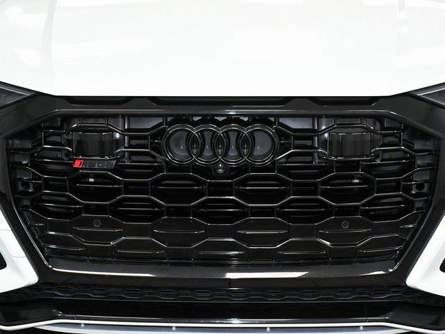 Photo of 2022 Glacier White Audi RS Q8
