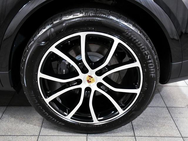 Photo of 2024 Black Porsche Cayenne