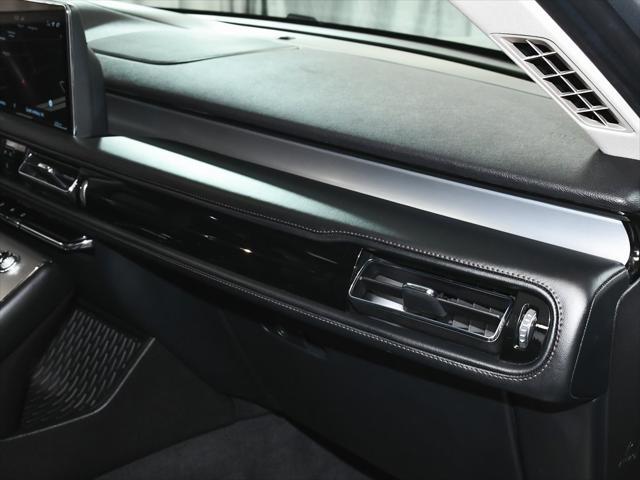 Photo of 2023 Silver Radiance Metallic Clearcoat Lincoln Aviator