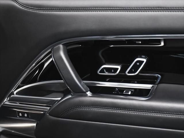 Photo of 2023 Santorini Black Metallic Land Rover Range Rover