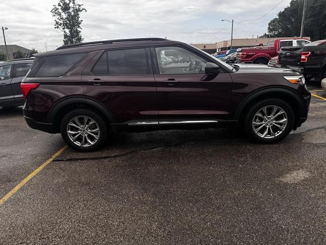 Photo of 2022 BURGUNDY VELVET MET TINT CC Ford Explorer