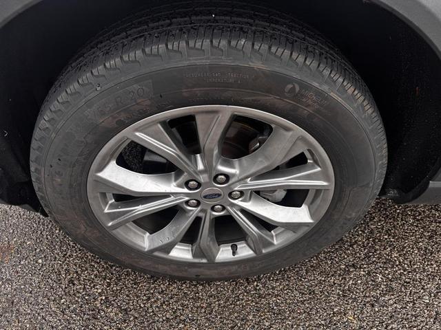 Photo of 2022 BURGUNDY VELVET MET TINT CC Ford Explorer