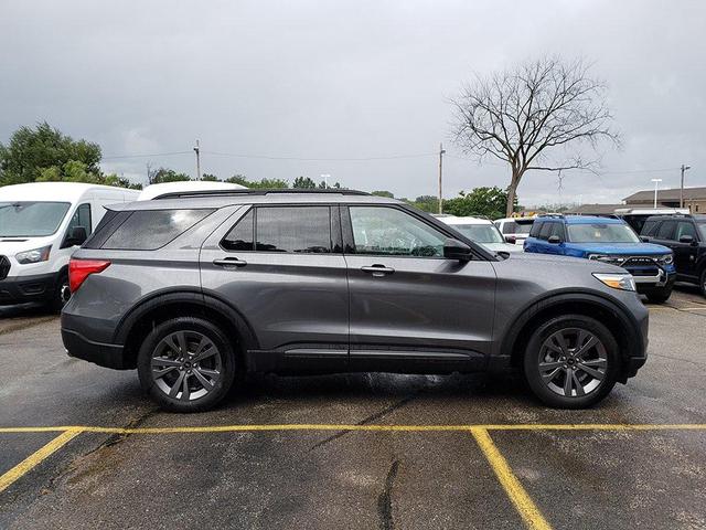Photo of 2022 CARBONIZED GRAY METALLIC Ford Explorer