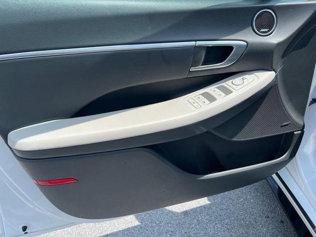 Photo of 2023 Serenity White Hyundai SONATA Hybrid