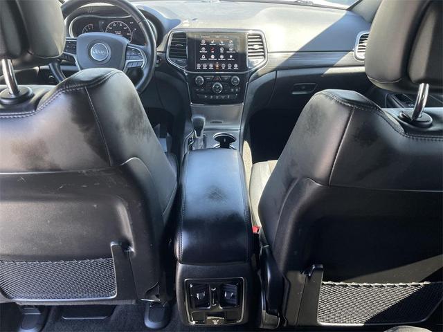 Photo of 2022 Diamond Black Crystal Pearlcoat Jeep Grand Cherokee