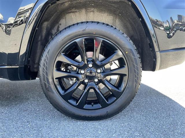 Photo of 2022 Diamond Black Crystal Pearlcoat Jeep Grand Cherokee