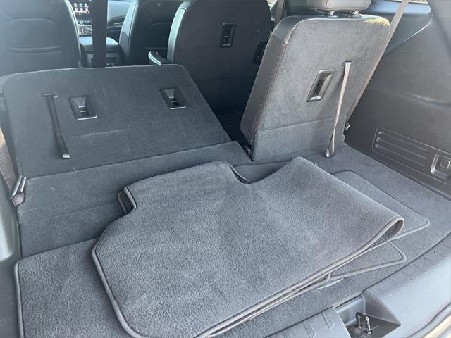 Photo of 2023 Mosaic Black Metallic Chevrolet Traverse