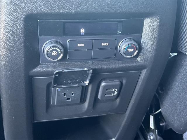 Photo of 2023 Mosaic Black Metallic Chevrolet Traverse