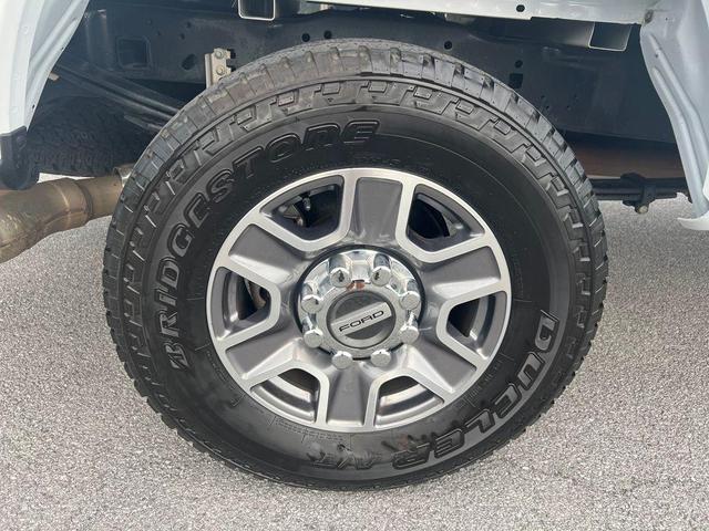 Photo of 2024 Oxford White Ford F-250