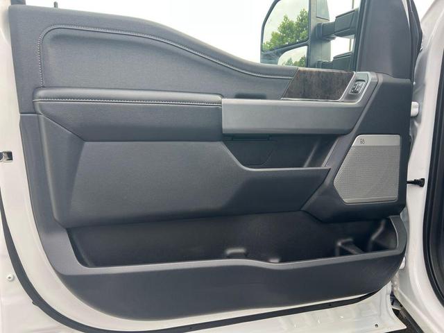 Photo of 2024 Oxford White Ford F-250