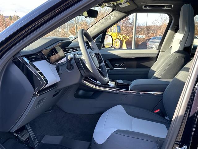 Photo of 2025 Ligurian Black Gloss Land Rover Range Rover Sport