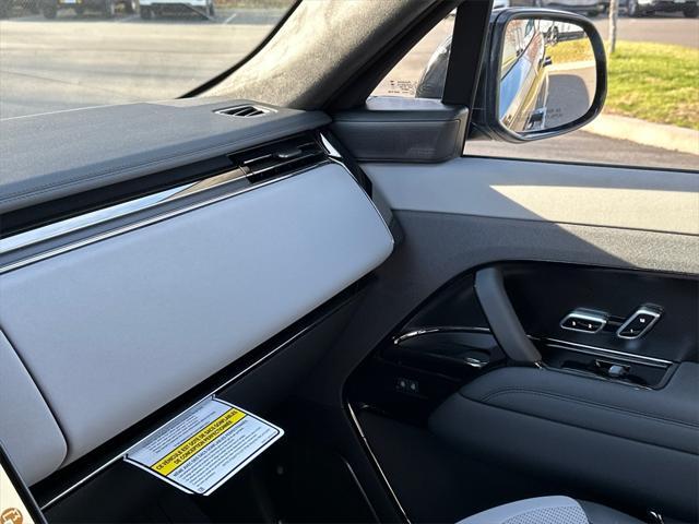 Photo of 2025 Ligurian Black Gloss Land Rover Range Rover Sport
