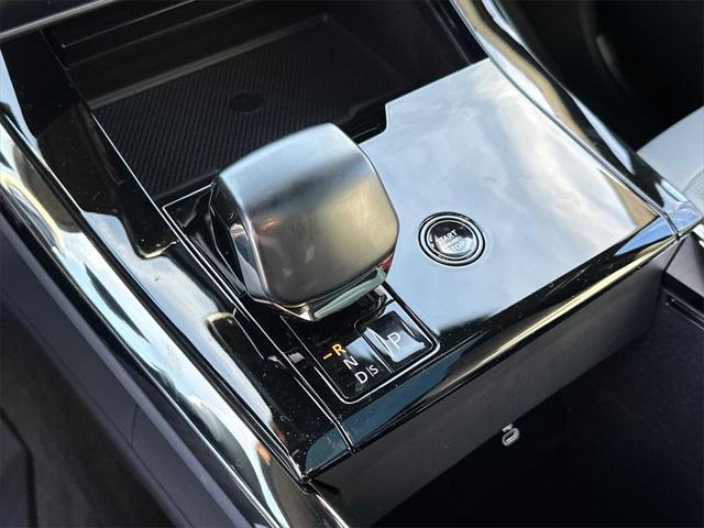 Photo of 2025 Ligurian Black Gloss Land Rover Range Rover Sport