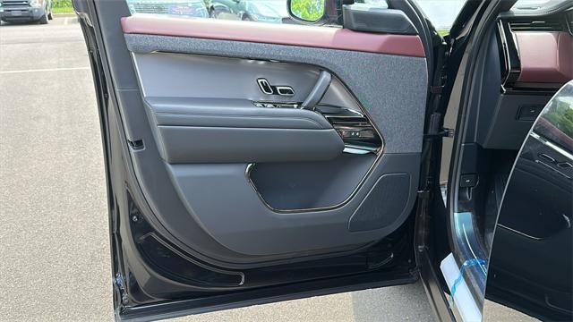 Photo of 2025 Santorini Black Metallic Land Rover Range Rover Sport