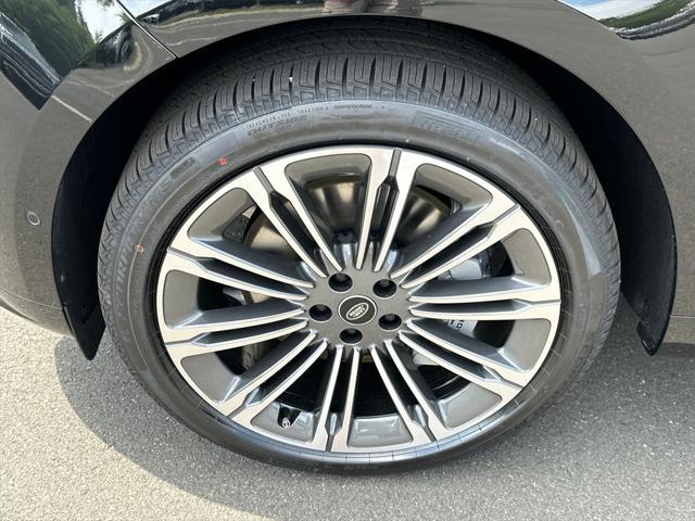 Photo of 2025 Santorini Black Metallic Land Rover Range Rover Sport