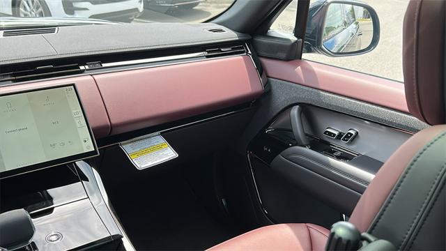 Photo of 2025 Santorini Black Metallic Land Rover Range Rover Sport