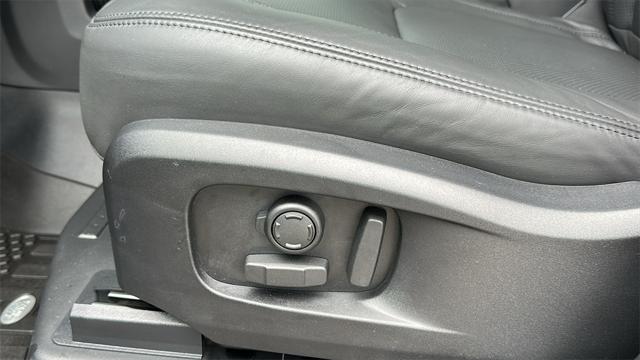 Photo of 2025 Grey Land Rover Defender