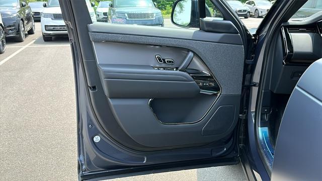 Photo of 2025 Varesine Blue Metallic Land Rover Range Rover Sport