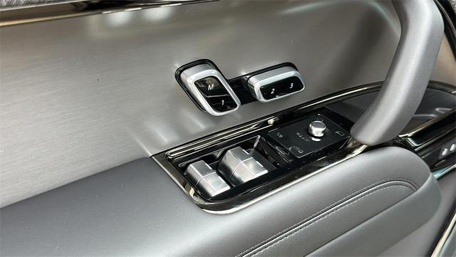 Photo of 2025 Varesine Blue Metallic Land Rover Range Rover Sport