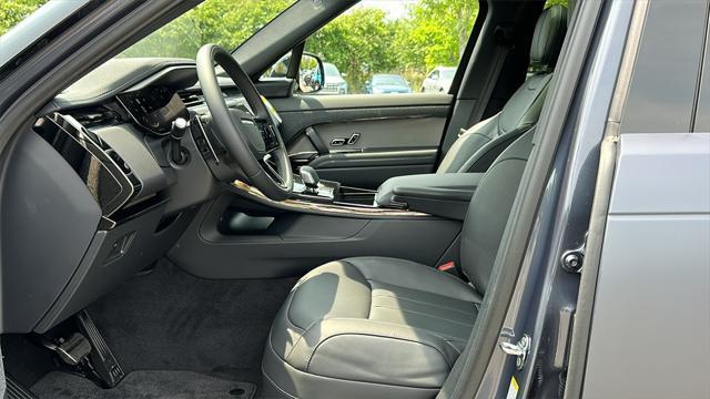 Photo of 2025 Varesine Blue Metallic Land Rover Range Rover Sport
