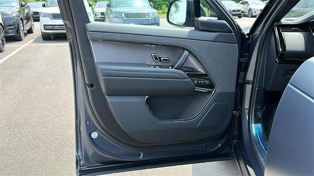 Photo of 2025 Varesine Blue Metallic Land Rover Range Rover Sport