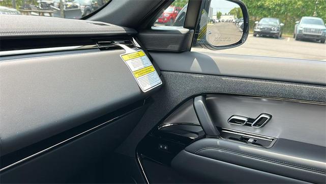 Photo of 2025 Varesine Blue Metallic Land Rover Range Rover Sport