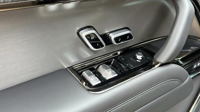 Photo of 2025 Varesine Blue Metallic Land Rover Range Rover Sport