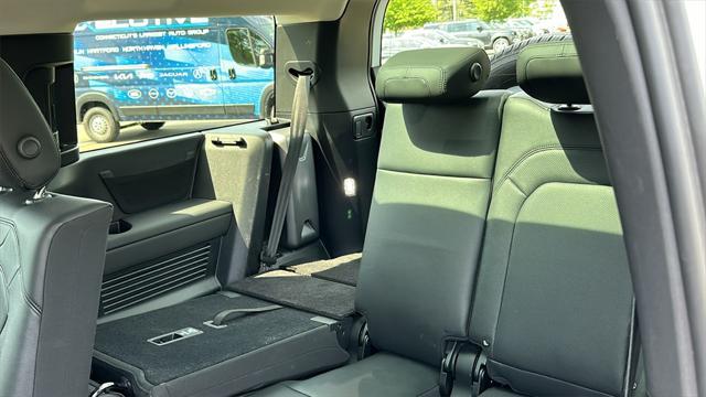 Photo of 2024 Fuji White Land Rover Defender