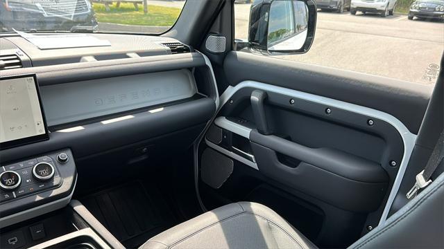 Photo of 2024 Fuji White Land Rover Defender